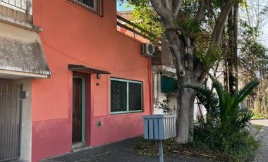 Casa PH en venta en Lanus Oeste