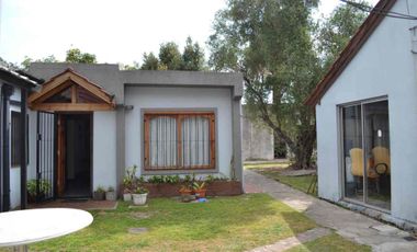 CASA EN VENTA LOMAS DE ZAMORA CON JARDIN Y GALPON