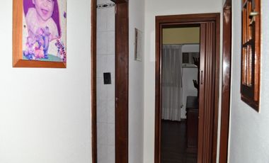 CASA EN VENTA LOMAS DE ZAMORA CON JARDIN Y GALPON