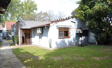 CASA EN VENTA LOMAS DE ZAMORA CON JARDIN Y GALPON