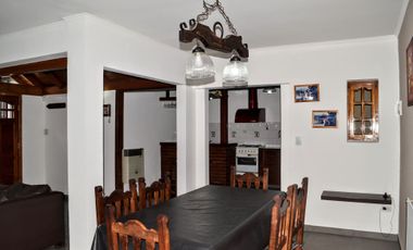 CASA EN VENTA LOMAS DE ZAMORA CON JARDIN Y GALPON