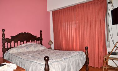 CASA EN VENTA LOMAS DE ZAMORA CON JARDIN Y GALPON