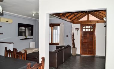 CASA EN VENTA LOMAS DE ZAMORA CON JARDIN Y GALPON