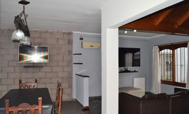 CASA EN VENTA LOMAS DE ZAMORA CON JARDIN Y GALPON