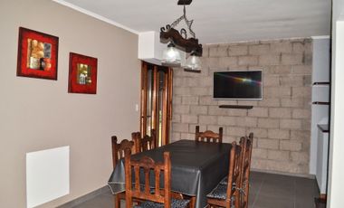 CASA EN VENTA LOMAS DE ZAMORA CON JARDIN Y GALPON