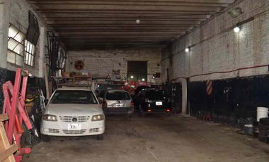 CASA EN VENTA LOMAS DE ZAMORA CON JARDIN Y GALPON