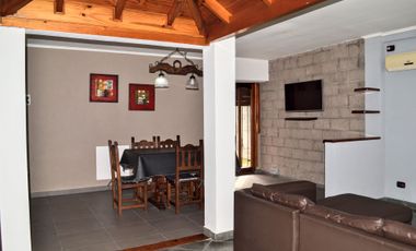 CASA EN VENTA LOMAS DE ZAMORA CON JARDIN Y GALPON