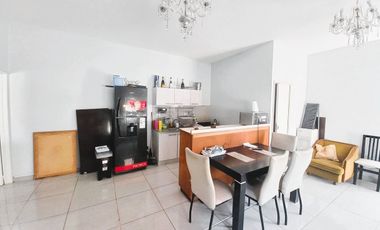 CASA 7 AMB. COCHERA. PATIO C/PARRILLA EN VENTA