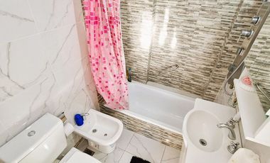 CASA 7 AMB. COCHERA. PATIO C/PARRILLA EN VENTA