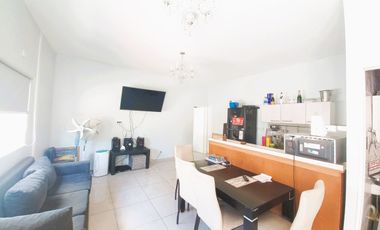 CASA 7 AMB. COCHERA. PATIO C/PARRILLA EN VENTA