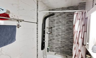 CASA 7 AMB. COCHERA. PATIO C/PARRILLA EN VENTA