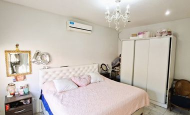 CASA 7 AMB. COCHERA. PATIO C/PARRILLA EN VENTA