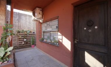 Casa en venta 4 ambientes con parque Luis Guillón