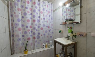 Casa en venta 4 ambientes con parque Luis Guillón