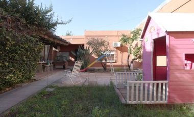 Casa en venta 4 ambientes con parque Luis Guillón