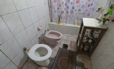 Casa en venta 4 ambientes con parque Luis Guillón