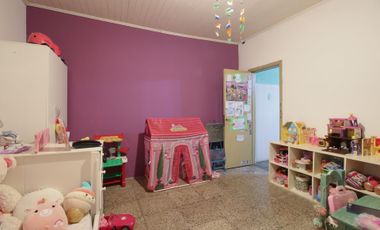 Casa en venta 4 ambientes con parque Luis Guillón