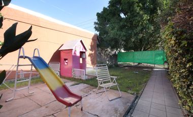 Casa en venta 4 ambientes con parque Luis Guillón