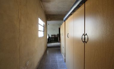 Casa en venta 4 ambientes con parque Luis Guillón