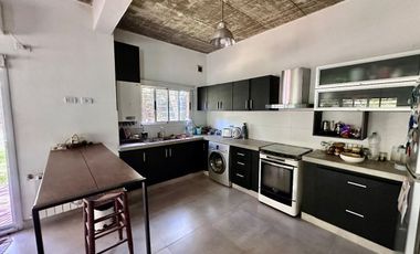 Venta Casa 4 ambientes, PILETA El Pato Berazategui
