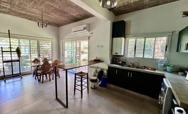 Venta Casa 4 ambientes, PILETA El Pato Berazategui