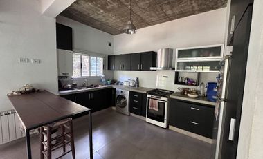 Venta Casa 4 ambientes, PILETA El Pato Berazategui