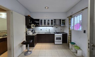 DUPLEX 3 AMBIENTES EN VENTA EN AVELLANEDA COCHERA