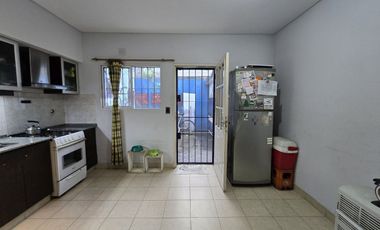 DUPLEX 3 AMBIENTES EN VENTA EN AVELLANEDA COCHERA