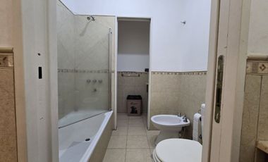 DUPLEX 3 AMBIENTES EN VENTA EN AVELLANEDA COCHERA