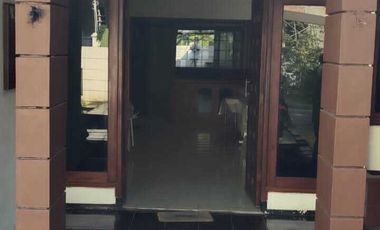 Disewakan Rumah Second Terawat di area dekat Mayjen Sungkono, Surabaya