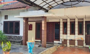 Disewakan Rumah Second Terawat di area dekat Mayjen Sungkono, Surabaya