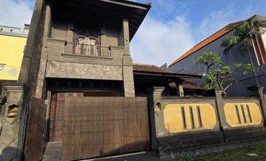 Rumah style Bali yang kokoh di area Sesetan