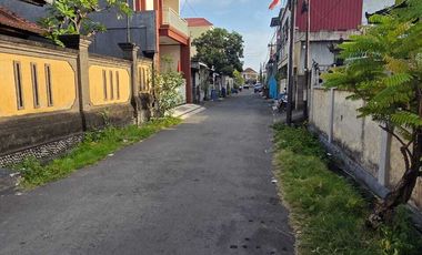 Rumah style Bali yang kokoh di area Sesetan