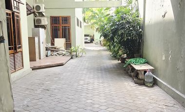 Dharmahusada, Raya.. Komersial area.