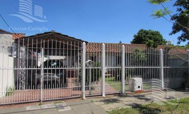 Casa con Jardín a la Venta en Valentín Alsina