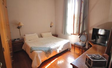 Morón y Chivilcoy: casa lote propio de 7amb.    garage   patio    terraza