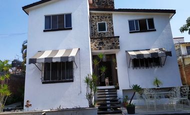 Casa sola con 4 recamaras con alberca en Burgos Cuernavaca, Temixco, Mor.