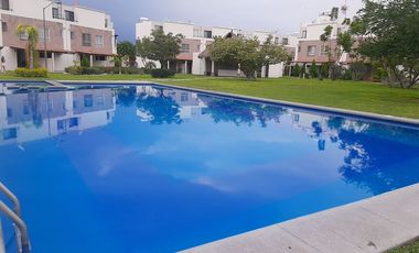 Se vende casa de tres recámaras, modelo Amatista, en área  de alberca, en Real Santa Fe Residencial, Xochitepec, Mor.
