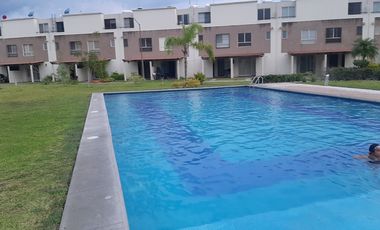 Se vende casa de tres recámaras, modelo Amatista, en área  de alberca, en Real Santa Fe Residencial, Xochitepec, Mor.