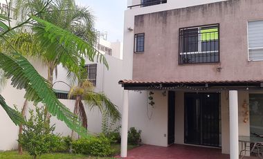 Se vende casa de tres recámaras, modelo Amatista, en área  de alberca, en Real Santa Fe Residencial, Xochitepec, Mor.