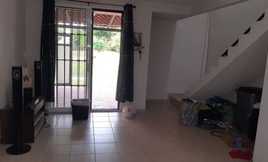Se vende casa de tres recámaras, modelo Amatista, en área  de alberca, en Real Santa Fe Residencial, Xochitepec, Mor.