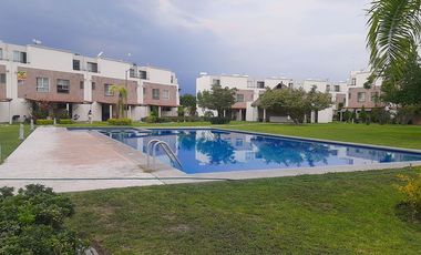 Se vende casa de tres recámaras, modelo Amatista, en área  de alberca, en Real Santa Fe Residencial, Xochitepec, Mor.