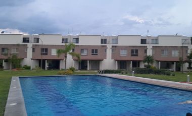 Se vende casa de tres recámaras, modelo Amatista, en área  de alberca, en Real Santa Fe Residencial, Xochitepec, Mor.