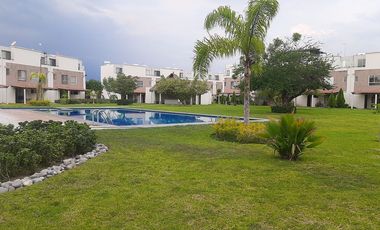 Se vende casa de tres recámaras, modelo Amatista, en área  de alberca, en Real Santa Fe Residencial, Xochitepec, Mor.