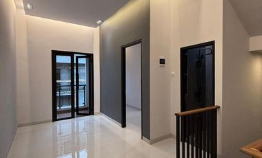 Rumah dalam townhouse pejaten pasar minggu