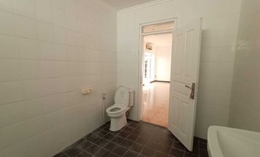 Lokasi strategis dekat SCBD dan Senopati cocok untuk kantor