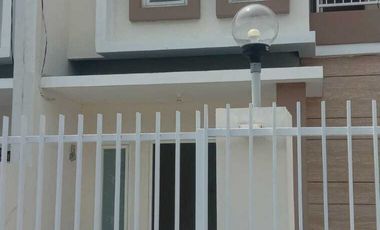DISEWAKAN RUMAH BARU GRESS 2 LANTAI  ALANA CEMANDI, SEDATI, SIDOARJO