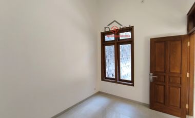 Rumah Mewah Klasik Lux Luas  Baru 1 Lt di Sumber dekat Manahan Solo