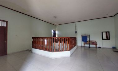 Rumah Mewah Luas Klasik Jati di Tengah Kota Solo