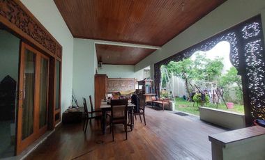 Rumah Mewah Luas Klasik Jati di Tengah Kota Solo